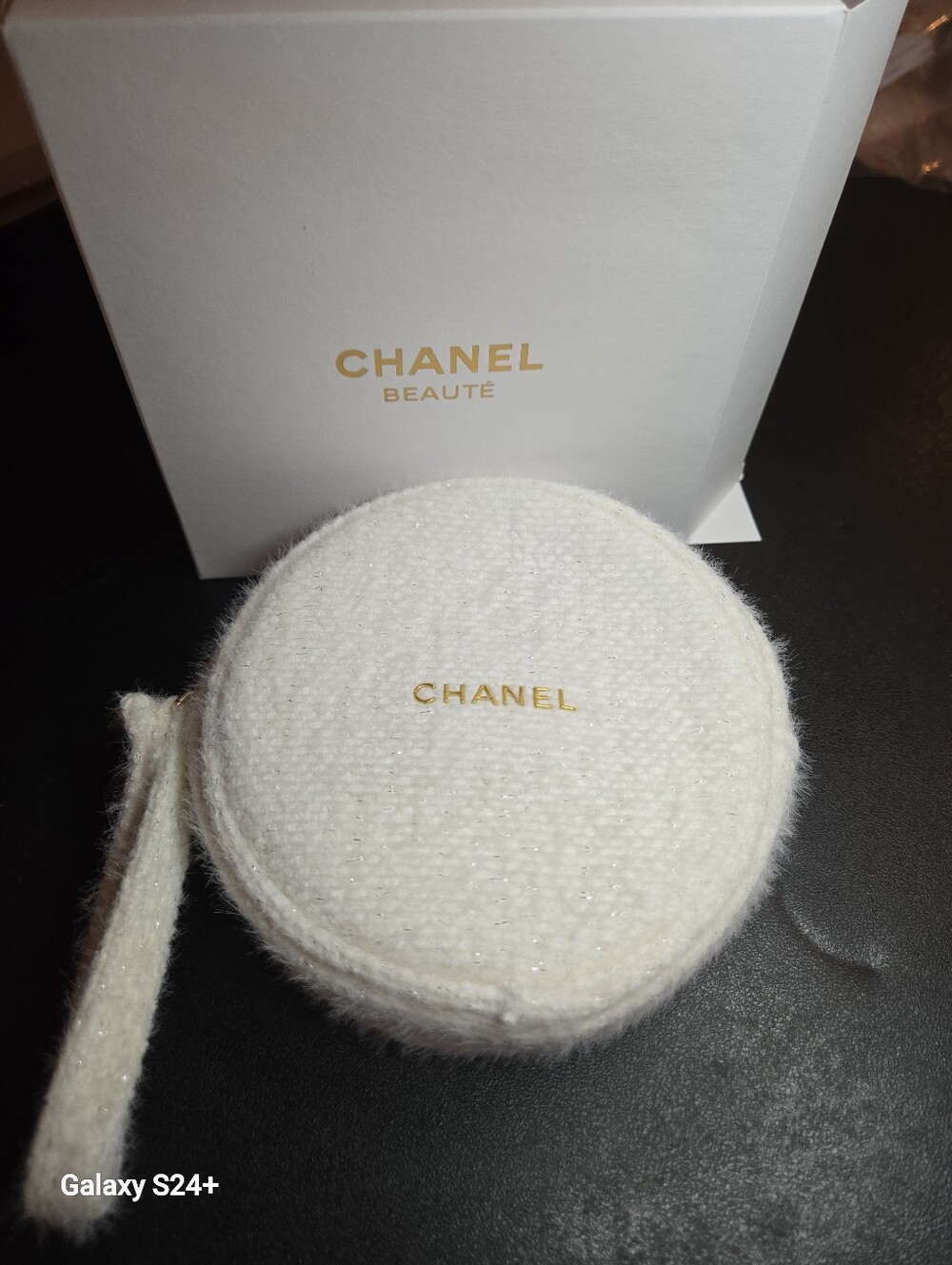 ✨️CHANEL BEAUTE WRISTLET CREAM